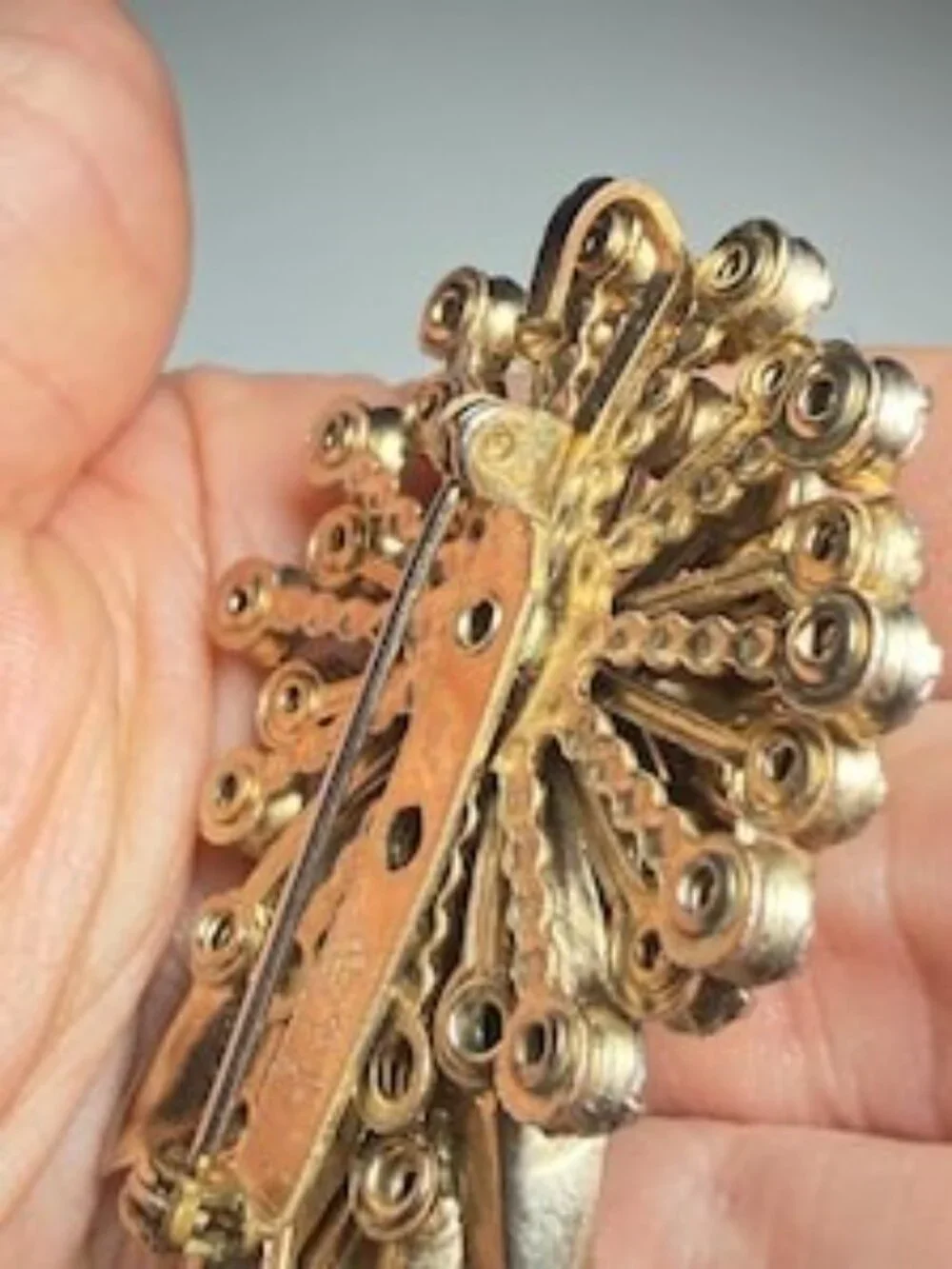 Judy Lee Vintage Green Rhinestone Brooch Pendant Aurora Borealis Peridot Floral